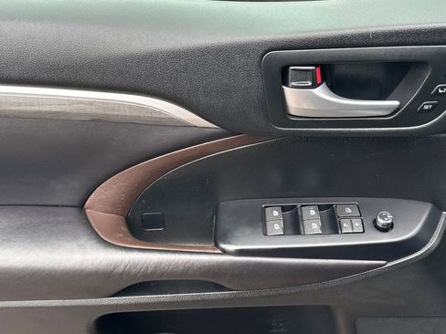 Used 2017 Toyota Highlander Limited AWD/4WD image 11