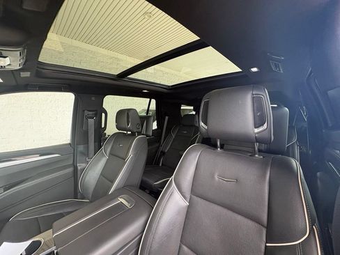 Used 2025 Cadillac Escalade Premium Luxury AWD/4WD image 2