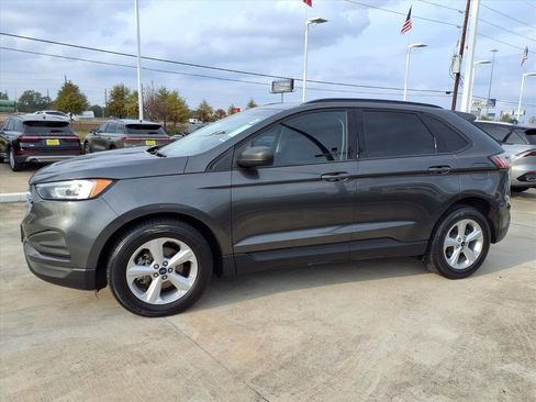 Used 2020 Ford Edge SE image 3