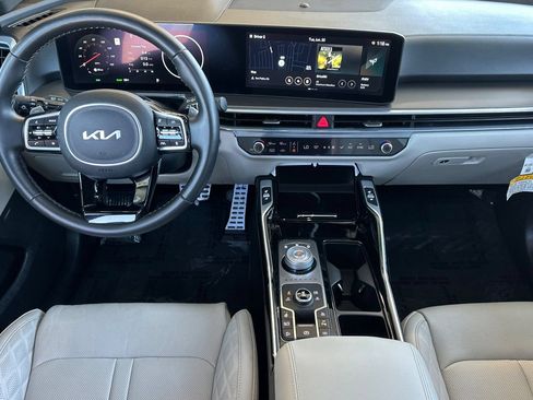 Certified 2025 Kia Sorento SX Prestige AWD/4WD image 16