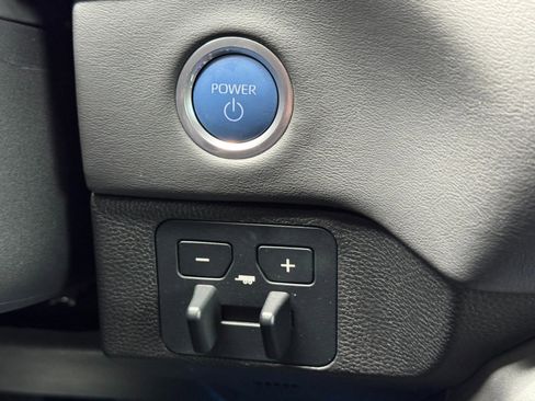 Used 2023 Toyota Sequoia Platinum AWD/4WD image 25