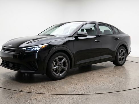 Used 2025 Kia K4 LXS image 3