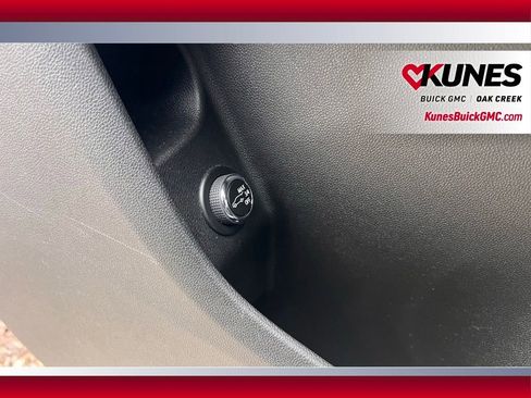 Used 2025 Cadillac XT4 Premium Luxury image 12