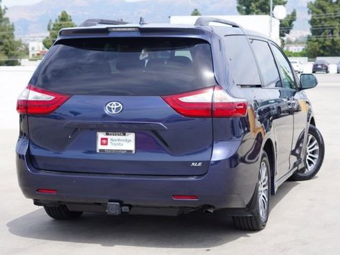 Used 2018 Toyota Sienna XLE w/ XLE Navigation Package FWD image 7