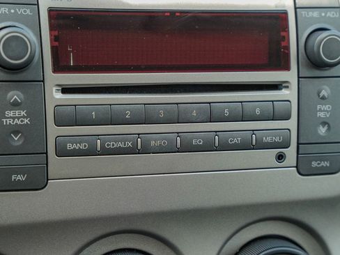 Used 2009 Pontiac Vibe w/ Preferred Package image 28