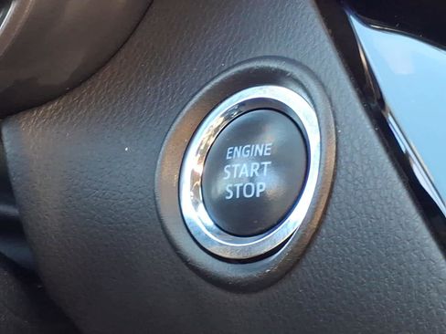 Used 2022 Toyota C-HR XLE image 11