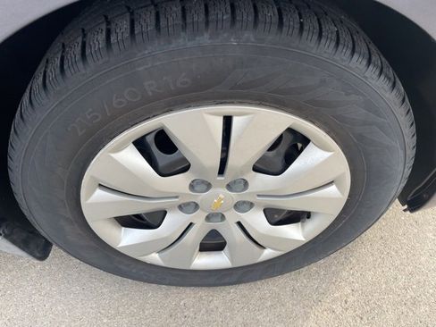 Used 2014 Chevrolet Cruze LS image 16