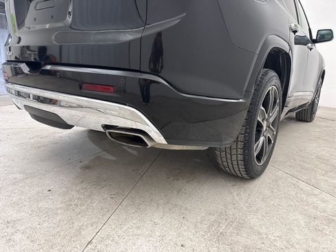 Used 2018 GMC Acadia Denali w/ Technology Package FWD image 20
