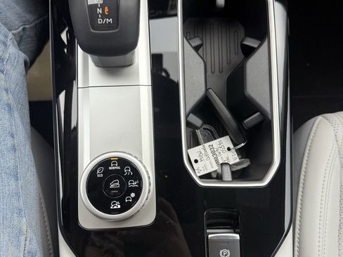 New 2025 Mitsubishi Outlander SE image 24