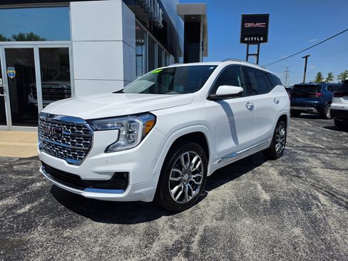 Used 2022 GMC Terrain Denali w/ Denali Premium Package AWD/4WD image 1