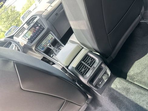 Used 2023 Volkswagen Tiguan SE w/ Panoramic Sunroof Package AWD/4WD image 24