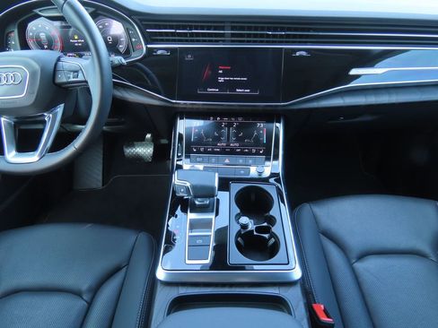 Used 2022 Audi Q8 Premium Plus image 7