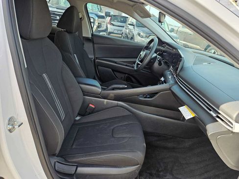 Used 2024 Hyundai Elantra SEL FWD image 19