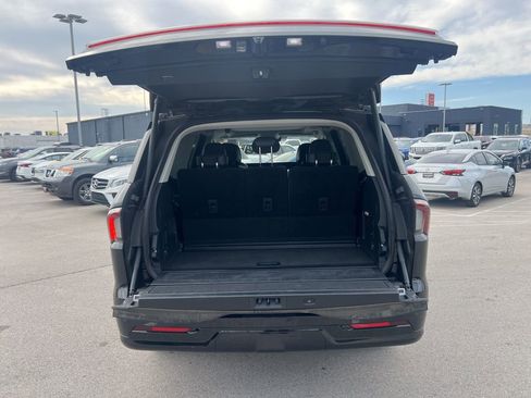 Used 2025 Lincoln Navigator Reserve image 20