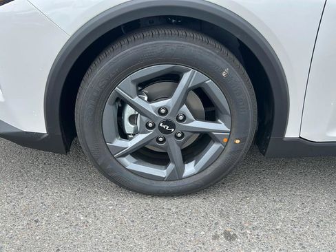 New 2025 Kia K4 LXS image 8