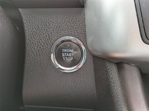 Used 2016 Toyota Highlander XLE FWD image 42