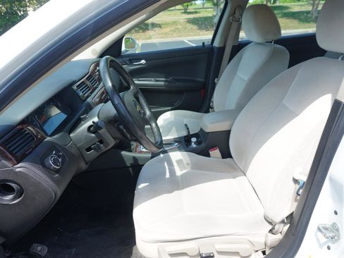 Used 2013 Chevrolet Impala LT FWD image 27