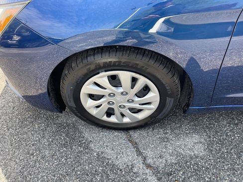 Used 2019 Hyundai Elantra SE FWD image 32