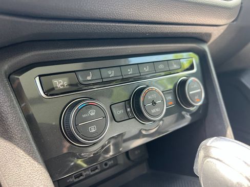 Used 2019 Volkswagen Tiguan SE FWD image 17