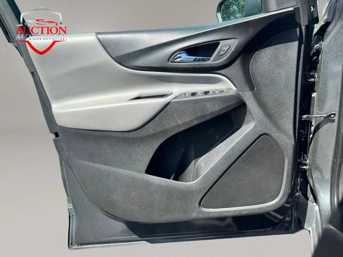 Used 2018 Chevrolet Equinox LS FWD image 9