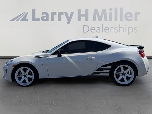 Used 2017 Toyota 86 860 Special Edition RWD image 2