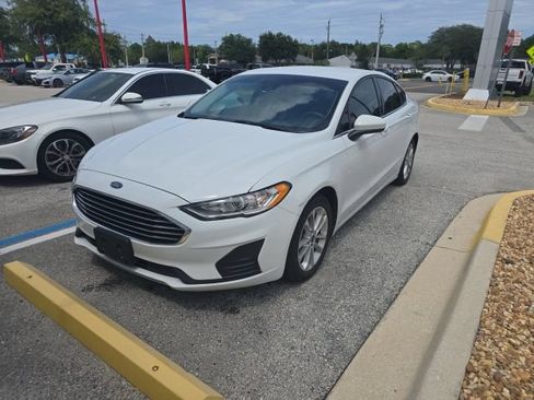 Used 2020 Ford Fusion SE FWD image 2