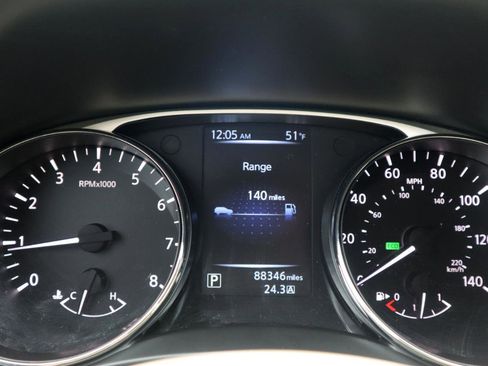 Used 2015 Nissan Rogue SV w/ SV Moonroof Package image 57