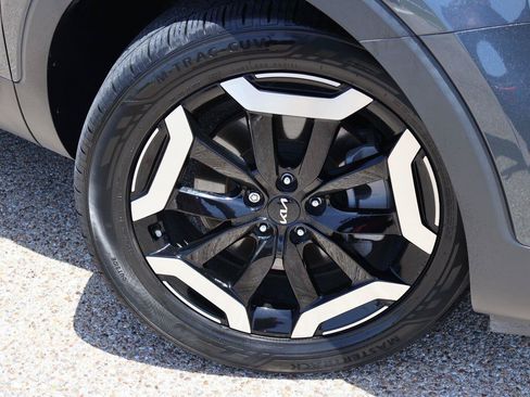 Used 2023 Kia Telluride EX w/ EX Captain's Chair Package FWD image 9
