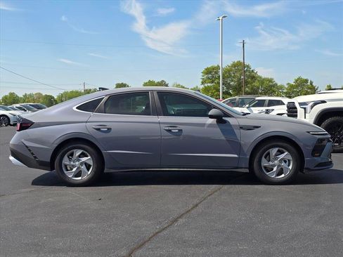 New 2026 Hyundai Sonata SE FWD image 2