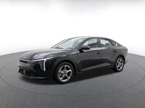 Used 2026 Kia K4 FWD image 3