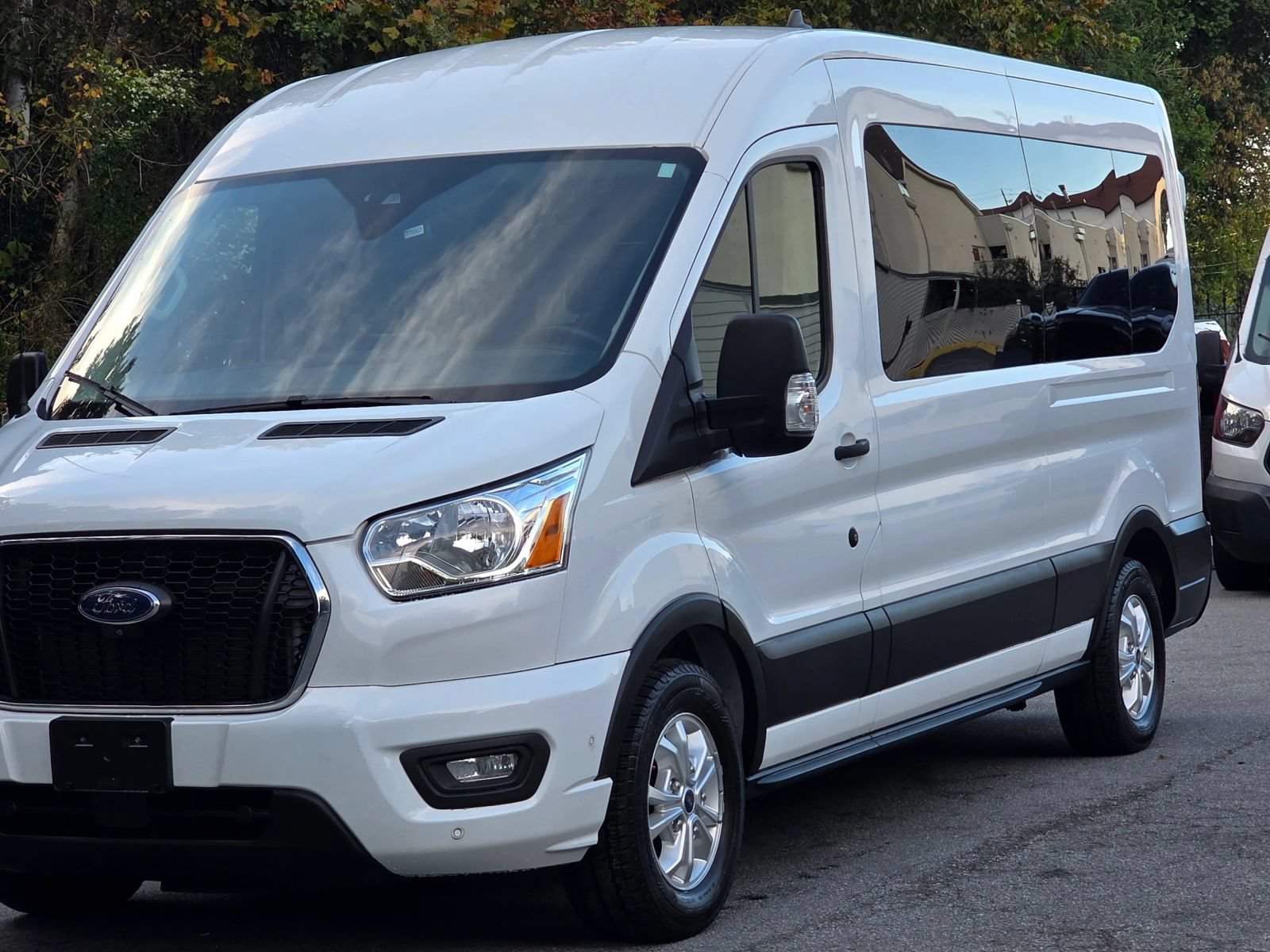 Used 2021 Ford Transit 350 XLT RWD image 3