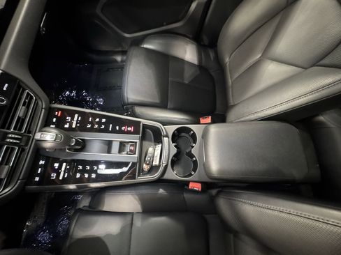 Used 2024 Porsche Macan image 28