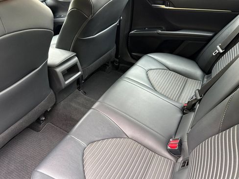 Used 2020 Toyota Camry SE FWD image 12