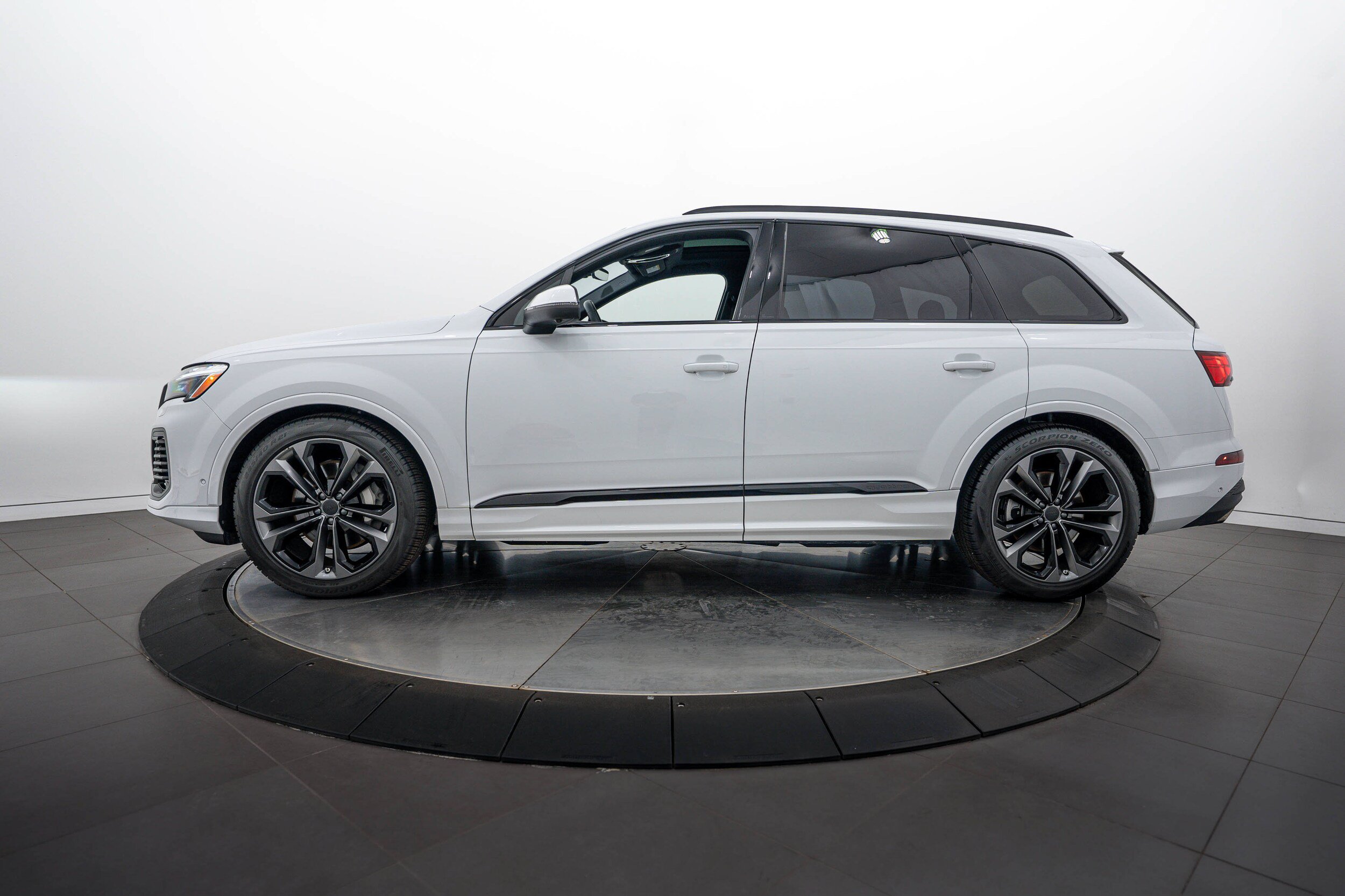 Used 2026 Audi Q7 3.0T Premium Plus w/ Premium Plus Package AWD/4WD image 6