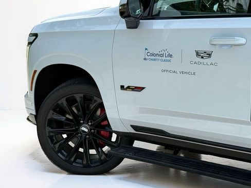 New 2026 Cadillac Escalade V AWD/4WD image 8