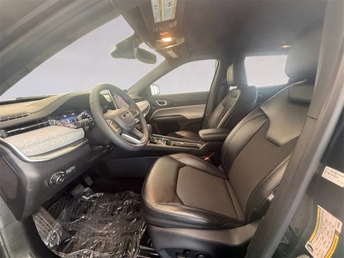 Used 2023 Jeep Compass Latitude w/ Convenience Group image 10