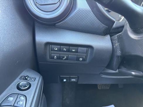 Used 2021 Nissan Kicks S image 17