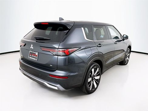 New 2026 Mitsubishi Outlander SE image 7
