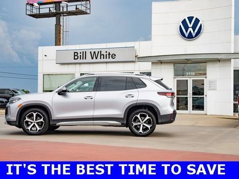 New 2025 Volkswagen Tiguan SE image 3