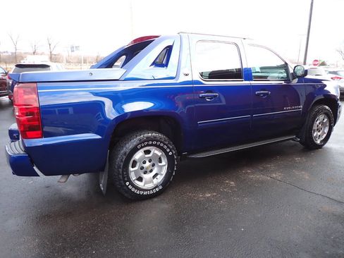 Used 2013 Chevrolet Avalanche LS image 6