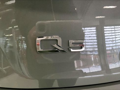 Certified 2025 Audi Q5 2.0T Premium w/ Convenience Plus Package image 7