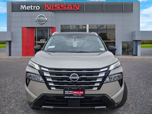 New 2026 Nissan Rogue Platinum image 2