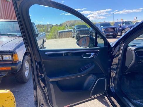 Used 2015 Porsche Macan Turbo AWD/4WD image 15
