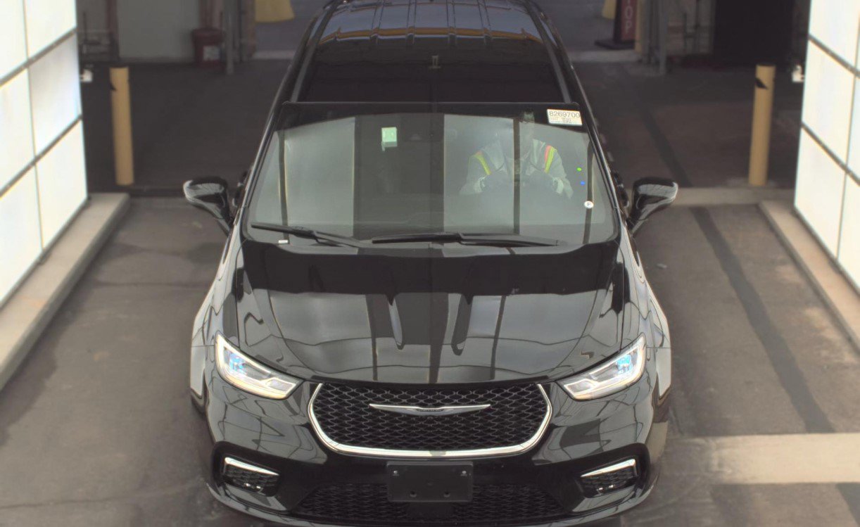 Used 2026 Chrysler Pacifica Select FWD image 3
