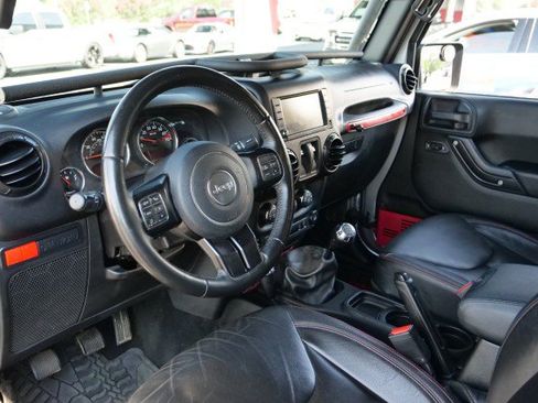Used 2017 Jeep Wrangler Rubicon AWD/4WD image 32