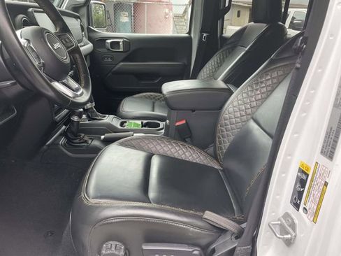 Used 2022 Jeep Wrangler Unlimited Sahara AWD/4WD image 16