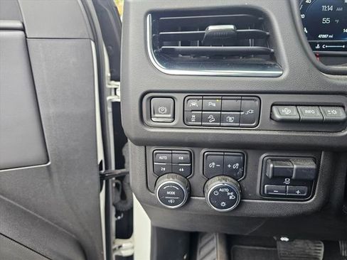 Used 2022 Chevrolet Suburban High Country image 29