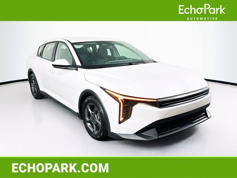 Used 2025 Kia K4 LXS image 1