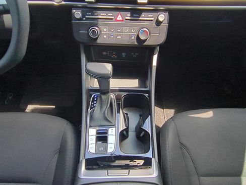 Used 2025 Hyundai Tucson SE FWD image 15