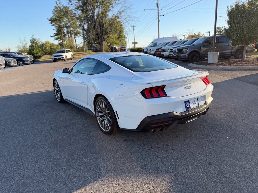 Used 2025 Ford Mustang GT Premium RWD image 4